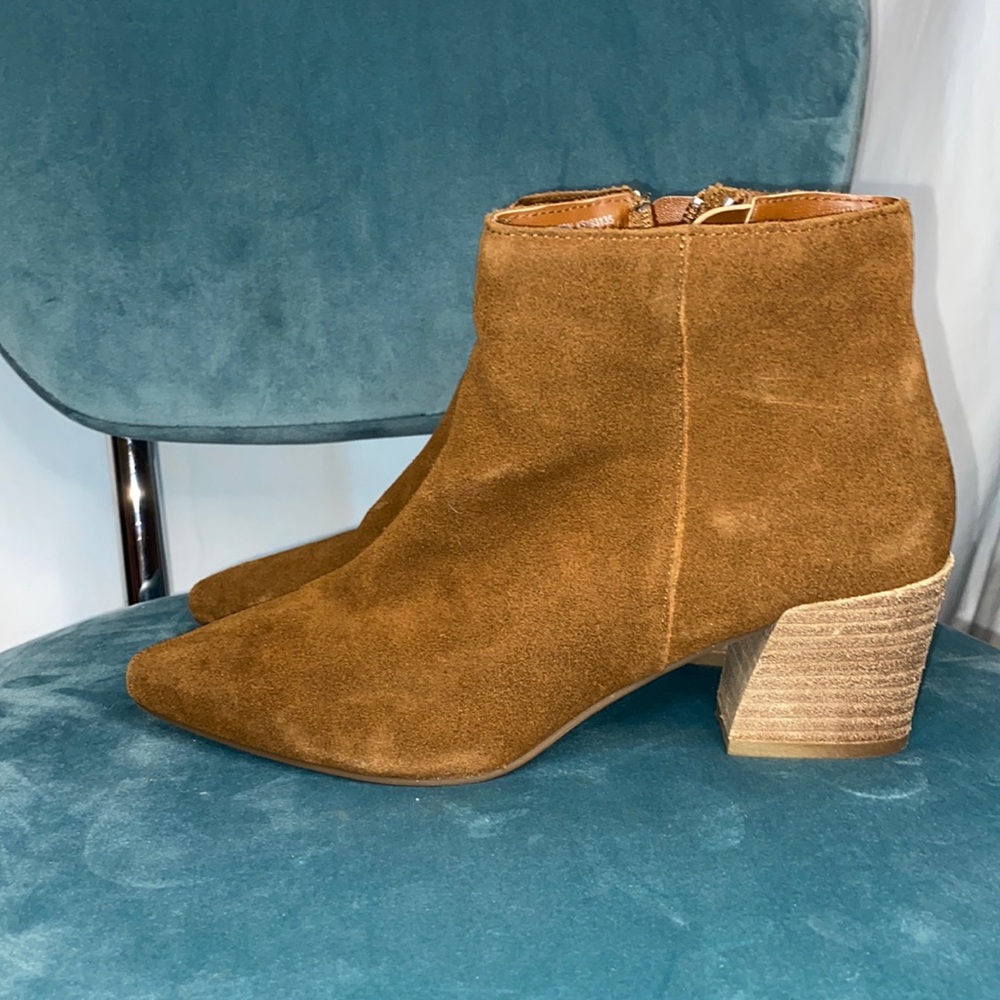 Suede like brown pointed bootie